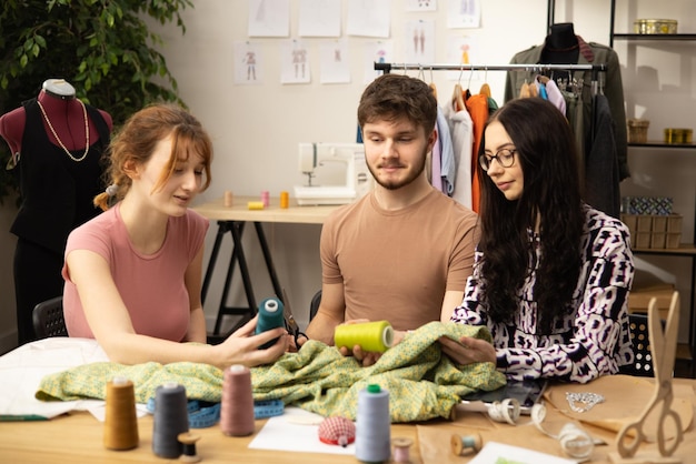 zespol tworzacy projekty haftu